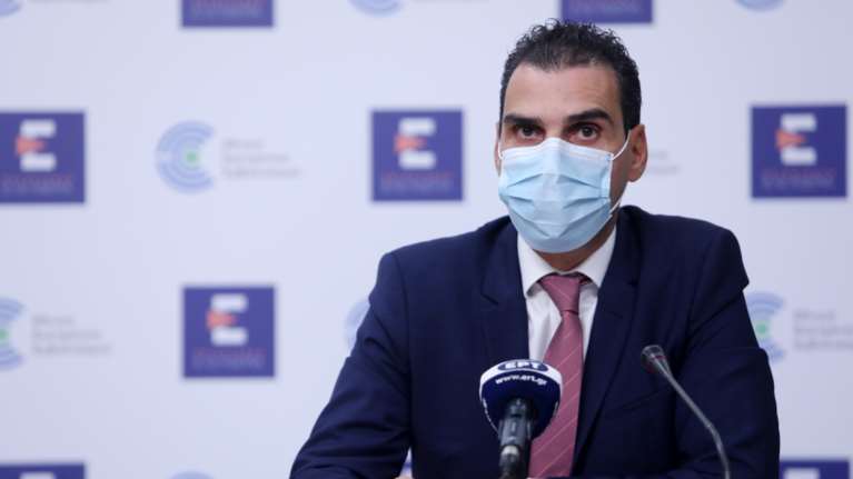 Θεμιστοκλέους: Γίνονται πλέον 70.000 εμβολιασμοί την ημέρα για όλες τις δόσεις