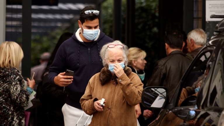 Καταγγελία - σοκ της ΠΟΕΔΗΝ: Νοσηλευτές με κορονοϊό εξυπηρετούν καρκινοπαθείς