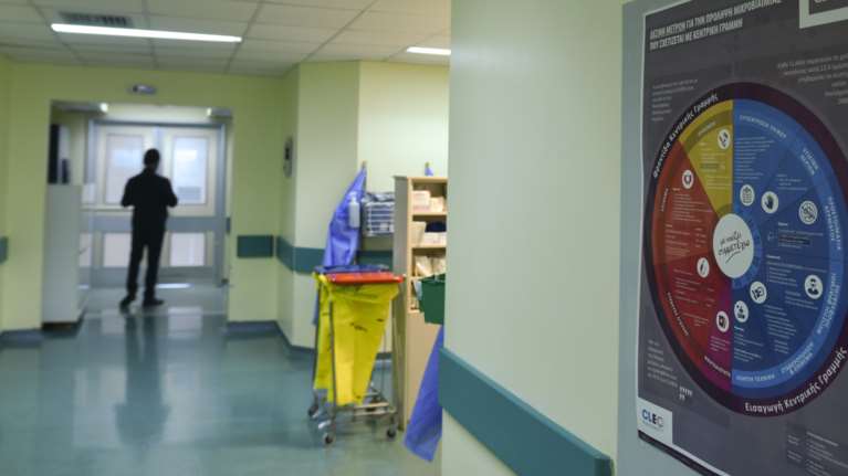 Κορονοϊός: 81 οι νεκροί - Κατέληξαν 42χρονος στη Θεσσαλονίκη και 84χρονη στην Αθήνα