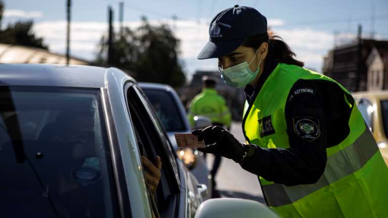 Βεβαιώσεις μετακίνησης: Ποιοι τις χρειάζονται μετά την άρση του lockdown