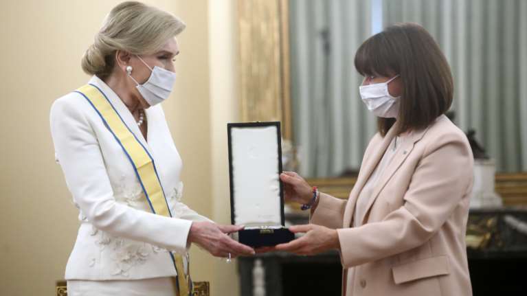 Η ΠτΔ βράβευσε τη Μαριάννα Βαρδινογιάννη - Με το Μεγαλόσταυρο του Τάγματος της Ευποιίας