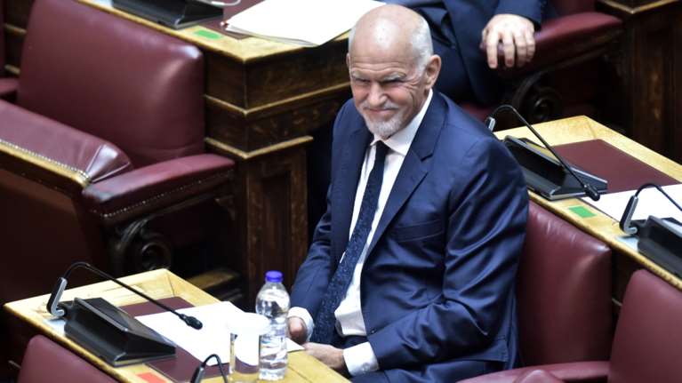 Υπερήφανος όσο ποτέ ο Γιώργος Παπανδρέου: Η κόρη του πήρε το διδακτορικό της [εικόνες]