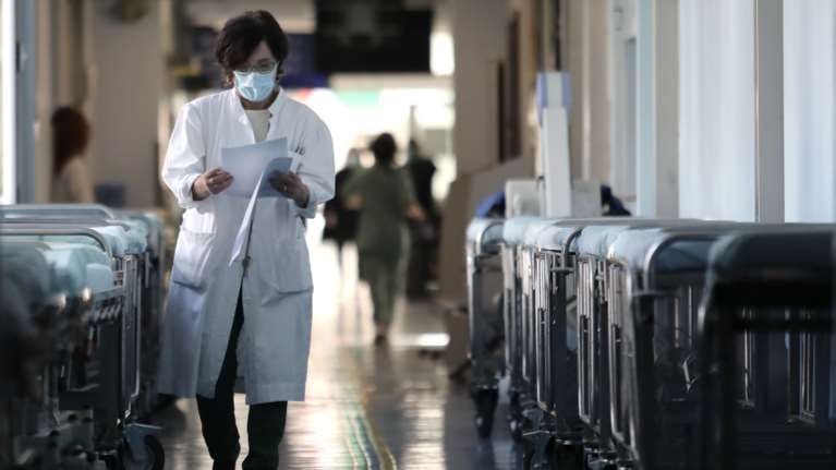 Πλεύρης: &quot;Στο τέλος του χρόνου οι αποφάσεις για τους ανεμβολίαστους υγειονομικούς&quot; - Κριτήριο η πορεία της πανδημίας