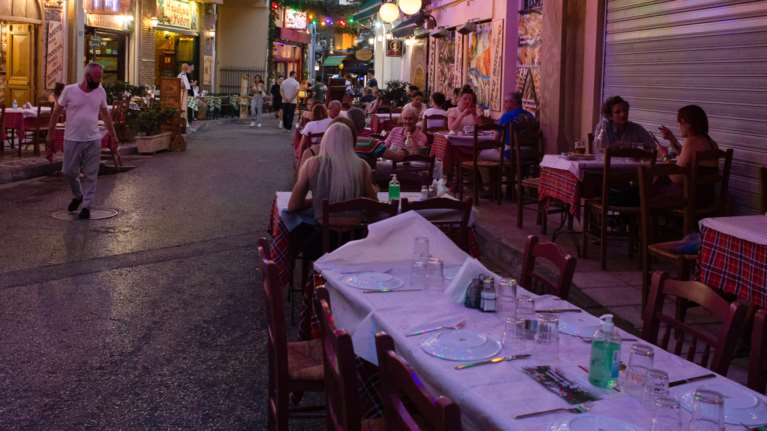 Γεραπετρίτης: Ανοιχτός ο υποχρεωτικός εμβολιασμός των εργαζομένων στην εστίαση - Αποκλείεται νέο lockdown