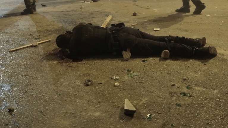 Επεισόδια στη Νέα Σμύρνη: Τέσσερις οι τραυματίες αστυνομικοί - Με σοβαρό τραύμα στο κεφάλι ο ένας