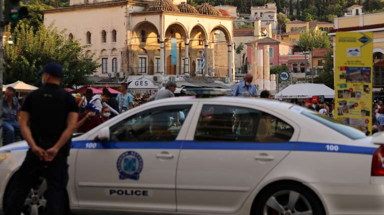 Κορονοϊός: Τα νέα μέτρα στο τραπέζι και η &quot;καραντίνα&quot; στα περίπτερα μετά τα μεσάνυχτα - Τι θα ανακοινώσει ο Χαρδαλιάς