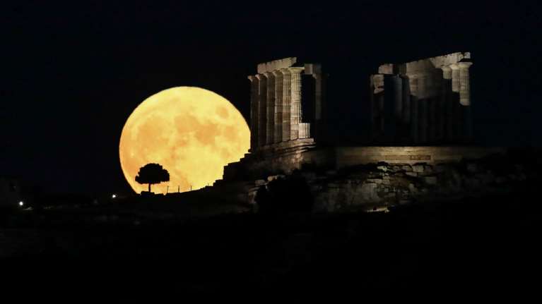 Πανσέληνος Αυγούστου 2020: Μάγεψε το ομορφότερο φεγγάρι του έτους - Μοναδικές εικόνες