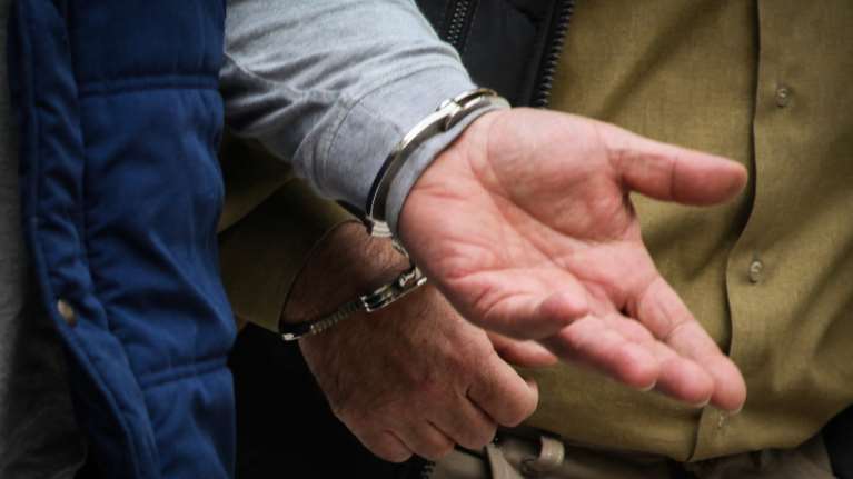 ΕΛ.ΑΣ: Δύο συλλήψεις για κατοχή και διακίνηση ναρκωτικών στα νότια προάστια