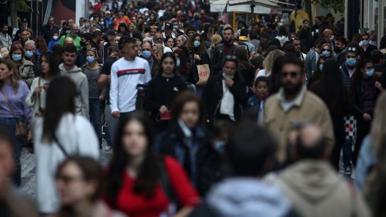 Σπάει το &quot;φράγμα&quot; των 7.000 κρουσμάτων σήμερα- Στενάζουν τα νοσοκομεία, αγωνία για την αντοχή του ΕΣΥ