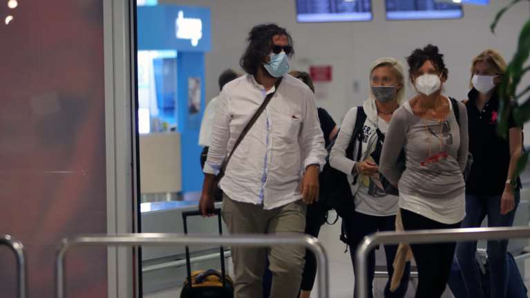 Κορονοϊός - Αεροδρόμια: Από πού είναι τα κρούσματα των πρώτων τουριστών