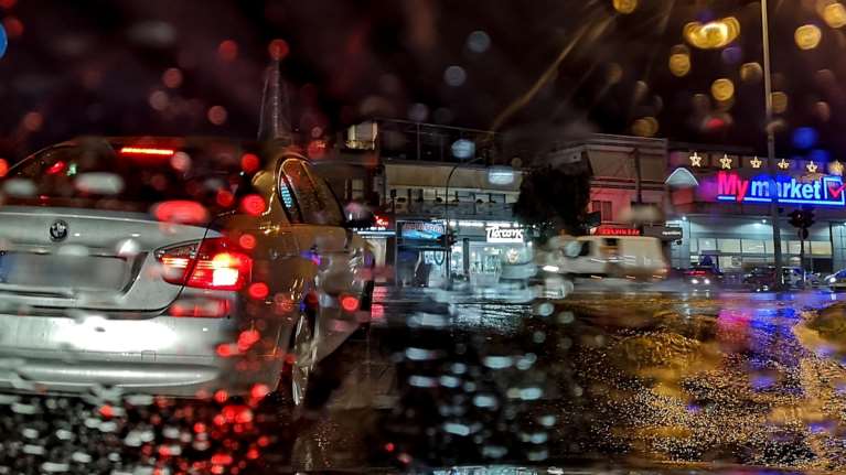 Ξεκίνησε η &quot;κακοκαιρία εξπρές&quot; και στην Αθήνα με έντονη βροχή - Πόσο θα διαρκέσει, που θα επικρατήσουν έντονα φαινόμενα