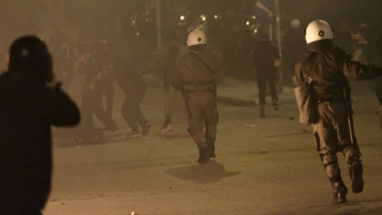 Ν.Σμύρνη: Κινητά και αυτόπτης μάρτυρας καίνε τους "4"  για τον ξυλοδαρμό του αστυνομικού - Η κατάθεση φωτιά για τον "Ινδιάνο"