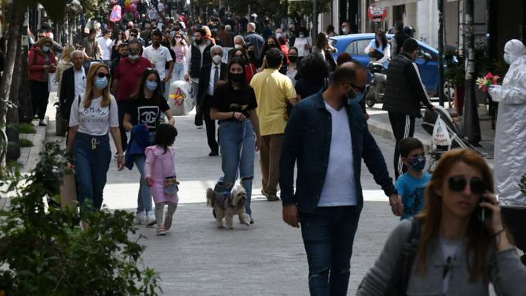 Πάσχα: Οι φετινοί κανόνες για το γιορτινό τραπέζι και τις μετακινήσεις - Τι ισχύει για τις εκκλησίες