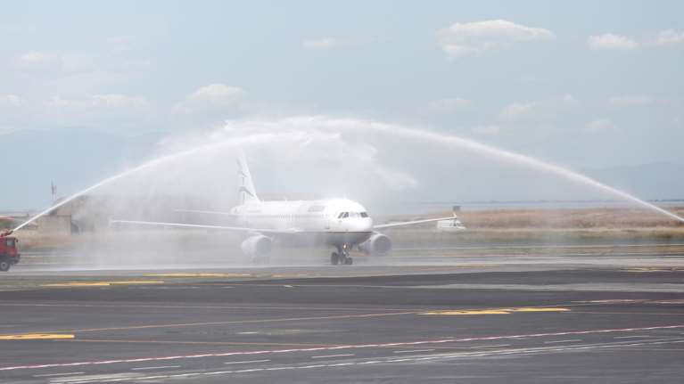 Δείτε πώς έφθασε η πρώτη πτήση από το εξωτερικό στο &quot;Μακεδονία&quot; [βίντεο]