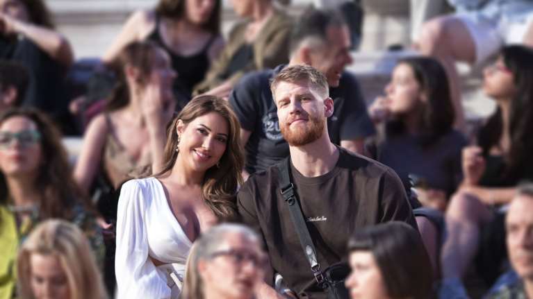 Στο Ηρώδειο σε τρυφερές στιγμές ο Γουόκαπ με τη συζυγό του [εικόνες]