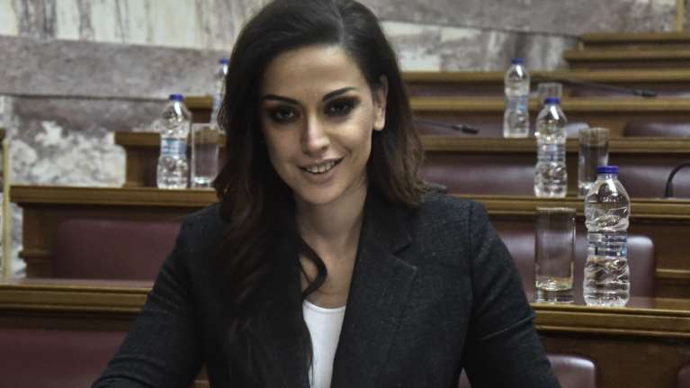 Η χυδαία επίθεση κατά της Ραλλίας Χρηστίδου με ψεύτικη φωτογραφία, η συγγνώμη του δημοσιογράφου και η απρέπεια Ψαριανού