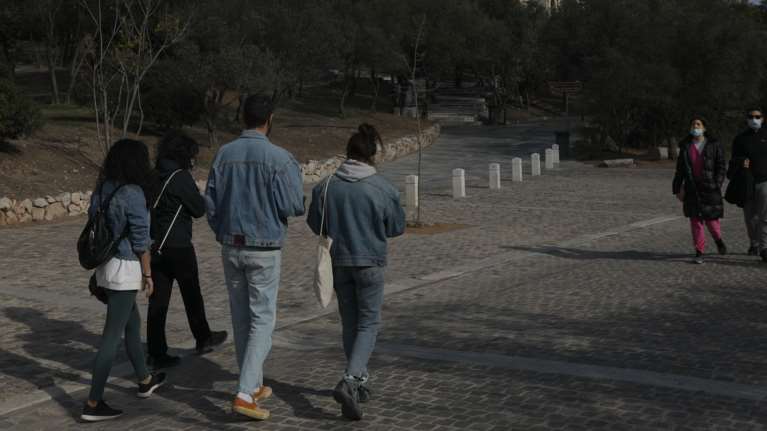 Lockdown: Συνεδριάζουν τώρα οι ειδικοί- Οι πρώτες πληροφορίες για τη χαλάρωση των μέτρων