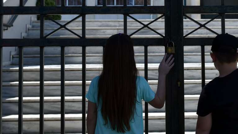 Κορονοϊός: Κλείνουν τα Δημοτικά από Δευτέρα - Ανακοινώσεις Κεραμέως στις 12 - Το παρασκήνιο της απόφασης