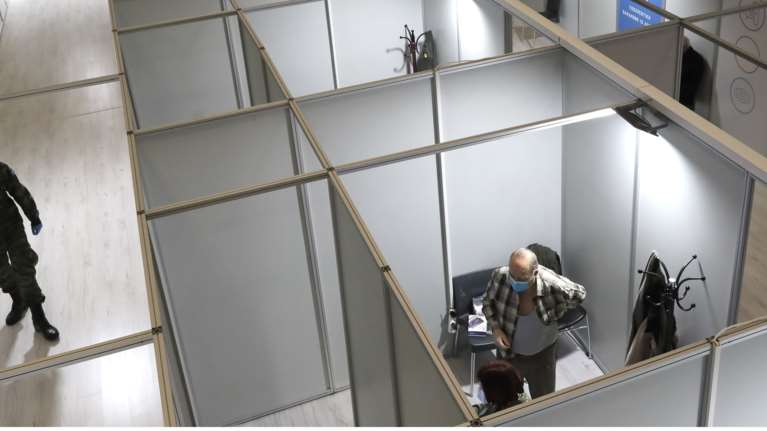 Κορονοϊός: Στόχος μέχρι το Πάσχα να έχει δημιουργηθεί το πρώτο τείχος ανοσίας- Είναι εφικτό;