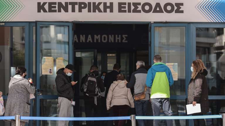 Ανοίγει MEGA εμβολιαστικό κέντρο στη Γλυφάδα – Επιπλέον 110.000 ραντεβού την ημέρα