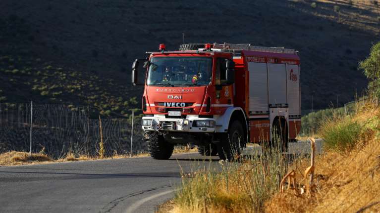 Πυρκαγιά σε εργοστάσιο στα Ψαχνά Ευβοίας [βίντεο]
