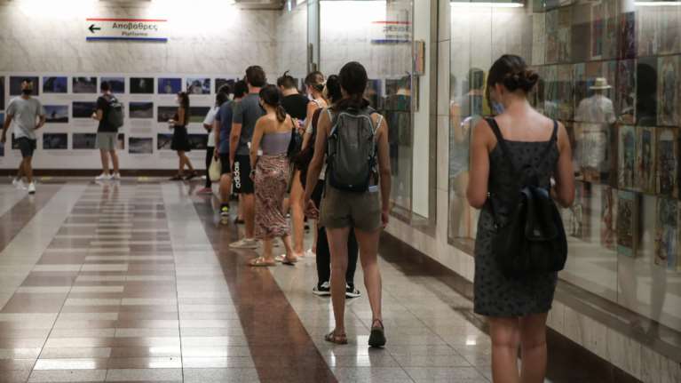 Κορονοϊός: Σταθεροποίηση στην Αττική με 948 κρούσματα - &quot;Ισόπαλες&quot; Κρήτη και Θεσσαλονίκη με 319