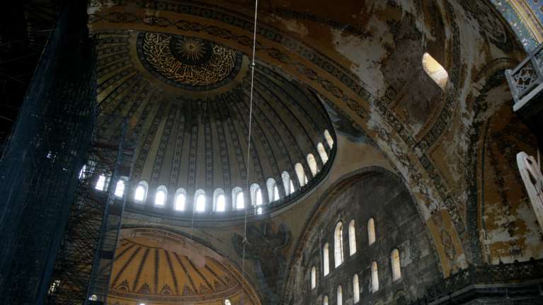 Μοναδικό: Πώς ακούγονταν οι ψαλμωδίες στην Αγία Σοφία - Το μεγαλειώδες κενό κάτω από τον τρούλο [Βίντεο]