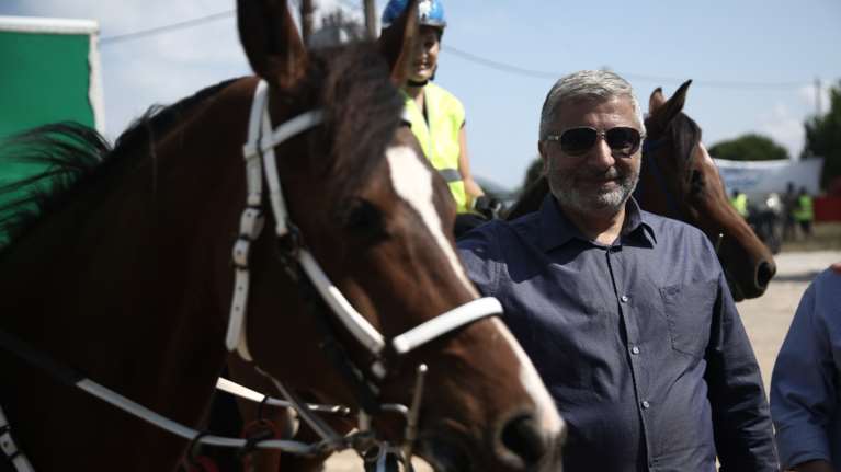 Ο Πατούλης φώναξε το ...ιππικό στο Πάρκο Σχινιά του Μαραθώνα - Φωτογραφίες με τα άλογα