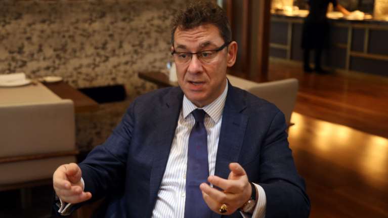 Το δώρο της ΠΑΕ Άρης στον Αλμπέρτ Μπουρλά - &quot;Ένα μικρό ευχαριστώ για τον αγώνα του κατά του κορονοϊού&quot;