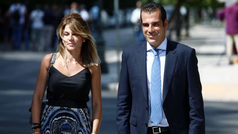 Θάνος Πλεύρης: Αντιεμβολιαστές &quot;διαδηλώνουν&quot; έξω από το σπίτι μου - Στοχοποιείται η οικογένειά μου