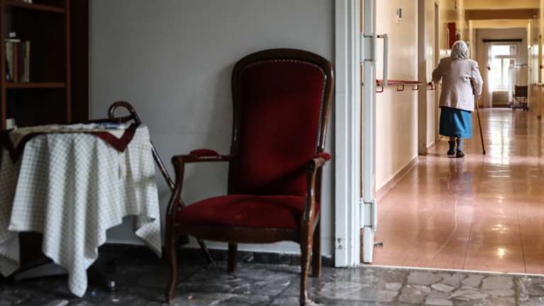 Υποχρεωτικός ο εμβολιασμός στους οίγους ευγηρίας από τον Ιούλιο - Ποιους θα αφορά