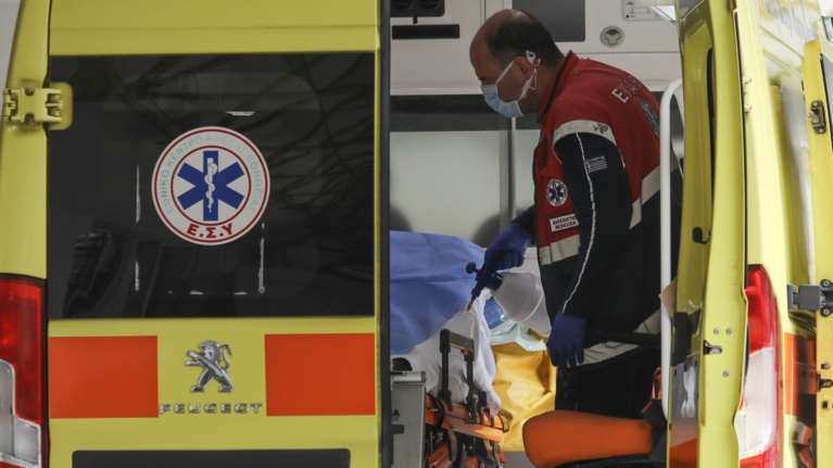 Έκτακτο επίδομα 1.000 ευρώ στους διασώστες του ΕΚΑΒ - Θα επεκταθεί και στους εργαζόμενους στο ΕΣΥ