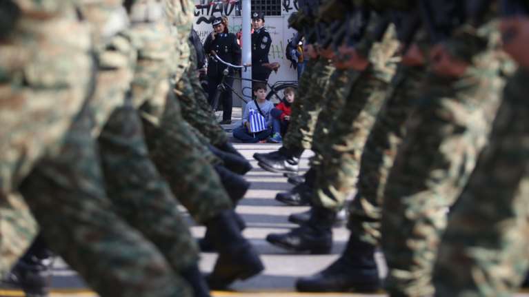 Παρελάσεις 28ης Οκτωβρίου: Τι αλλάζει για τις μαθητικές και τη στρατιωτική σε Αθήνα και Θεσσαλονίκη- Η εγκύκλιος