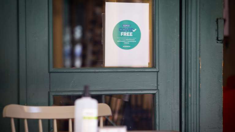 Πληρότητα 100% σε εστίαση, κινηματογράφους και θέατρα από το Σάββατο - Μέσα στην ημέρα η ΚΥΑ