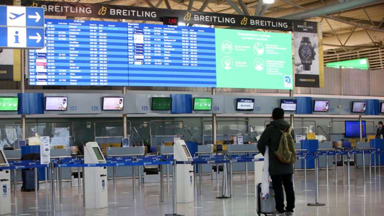 Πώς θα ταξιδεύουμε - Πράσινο διαβατήριο με επτά κριτήρια: Η συμφωνία της Ελλάδας και άλλων 12 χωρών