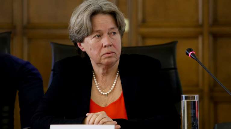 Λινού: Να ανοίξουν μόνο τα μικρά καταστήματα με ραντεβού, όχι τα μεγάλα