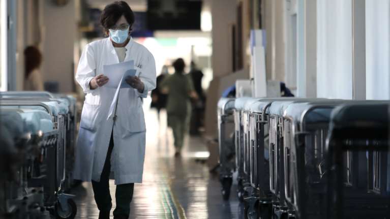 Ηράκλειο: Δεν μπόρεσαν οι γιατροί να κάνουν καισαρική στη διασωληνωμένη έγκυο με κορονοϊό - Αγωνία για μητέρα και βρέφος