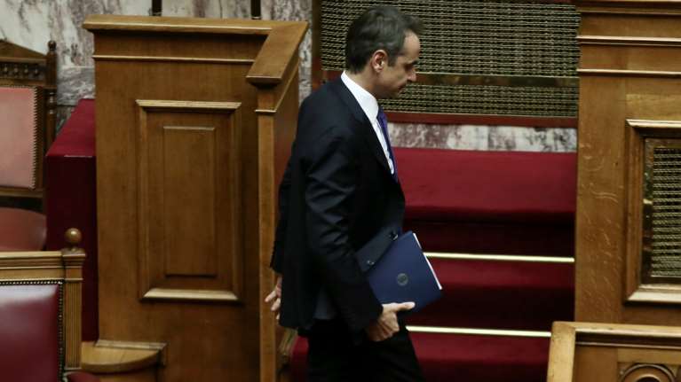 Κορονοϊός: Σύγκρουση Μητσοτάκη – Τσίπρα στη Βουλή –  Επιδημία fake news στα τηλεπαράθυρα και τα social media
