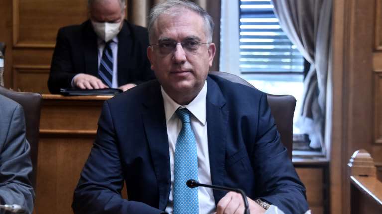 Θεοδωρικάκος: &quot;Εξήγησα το αυτονόητο - Οι εξουσίες είναι διακριτές&quot;