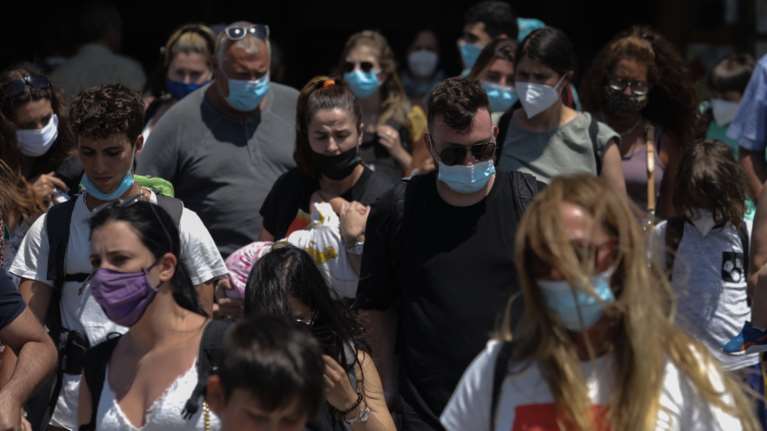 Ίος - Τι λένε οι νέοι που συμμετείχαν στα κορονοπάρτι: Κάθε μέρα ήμασταν σε διαφορετικό - Δεν έχω σκοπό να εμβολιαστώ