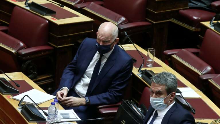 &quot;Ανω κάτω&quot; το ΚΙΝΑΛ για τον νέο Ποινικό Κώδικα: Υπερψηφίζει ο Λοβέρδος, όχι λέει ο Κομίνης, δυσφορία από Γιαννακοπούλου