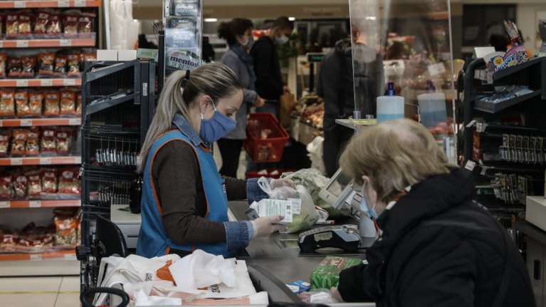 Καλάθι του νοικοκυριού: Θα είναι μέσα ψωμί και κρέας γιατί είναι βασικά είδη διατροφής