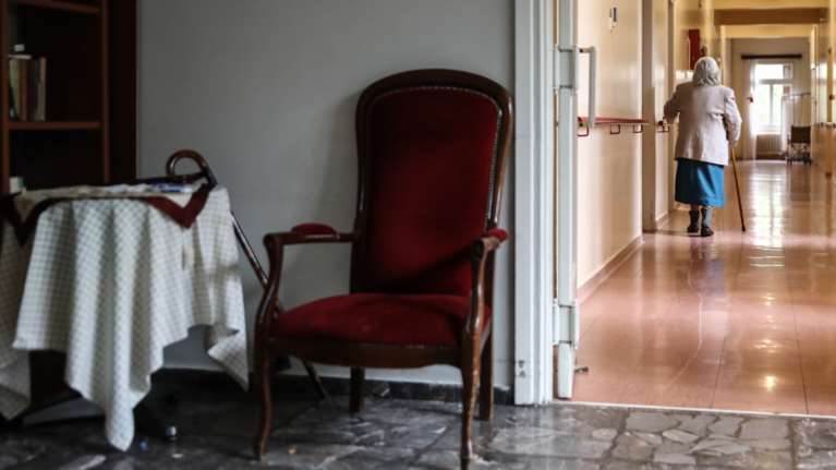Συναγερμός σε γηροκομείο του Βόλου: Οκτώ νέα κρούσματα κορονοϊού - Στο νοσοκομείο ένας ηλικιωμένος