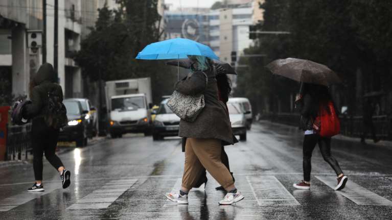 Καιρός: Χειμωνιάζει απότομα από την Παρασκευή - Βροχές και πτώση της θερμοκρασίας για μία εβδομάδα [Βίντεο]