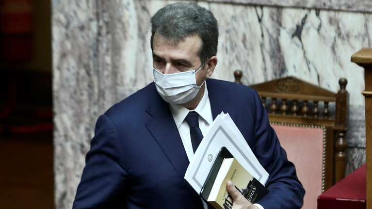 Στον Άρειο Πάγο ο Μιχάλης Χρυσοχοϊδης: Παρέδωσε υπόμνημα για το οργανωμένο έγκλημα