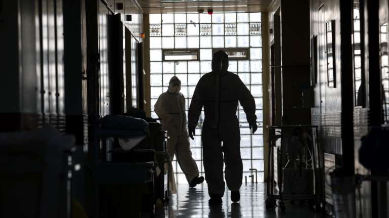 Πλεύρης για ανεμβολίαστους υγειονομικούς: Θα εφαρμόσουμε την απόφαση του ΣτΕ αλλά...