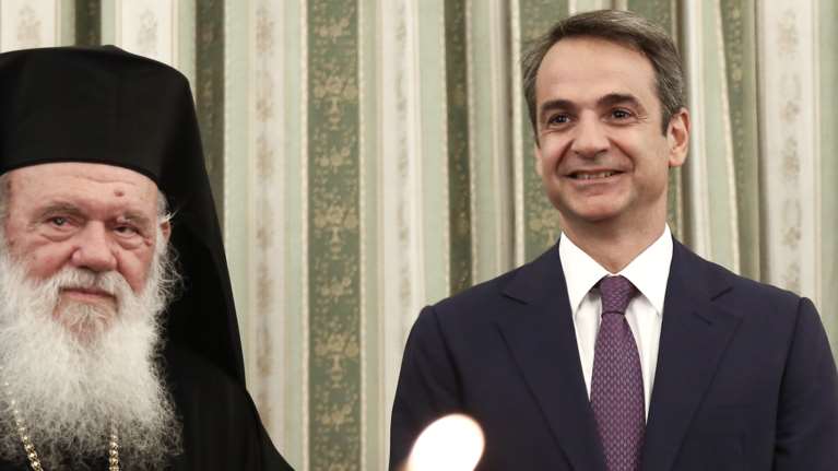 Στην αντεπίθεση η Εκκλησία: Προσφεύγει στο ΣτΕ για τα Θεοφάνεια - Σκληρή κόντρα με την κυβέρνηση