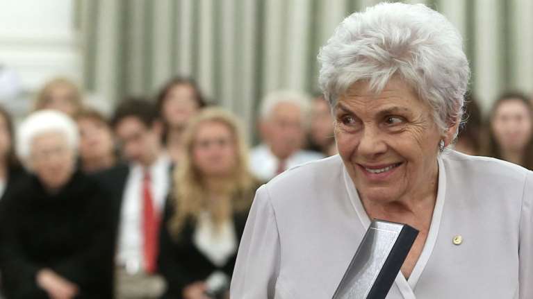 Κική Δημουλά: Η ζωή της σπουδαίας ποιήτριας που &quot;έφυγε&quot; σε ηλικία 89 ετών