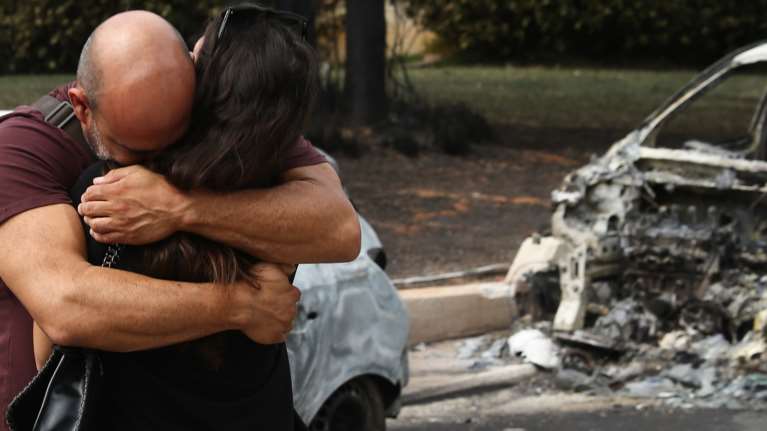 Κάτοικος του Ματιού για τη σημασία των εκκενώσεων: Αν σκούπιζες πτώματα από τον δρόμο, θα καταλάβαινες...