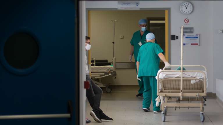 Κορονοϊός: Συναγερμός για το νέο ρεκόρ διασωληνωμένων που έφτασαν τους 645 - 3.073 κρούσματα σήμερα, 45 θάνατοι